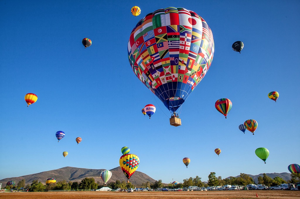 Five Reasons Why You Should Experience Riding A Hot-Air Balloon